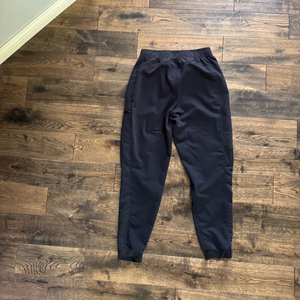 Fabletics On-Call Scrub Joggers - Picture 3 of 5
